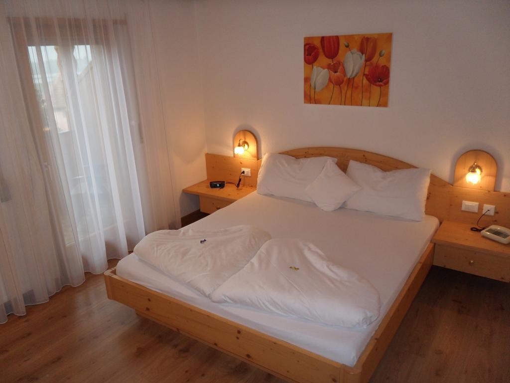 Hotel Fleuralp Cermes Cameră foto