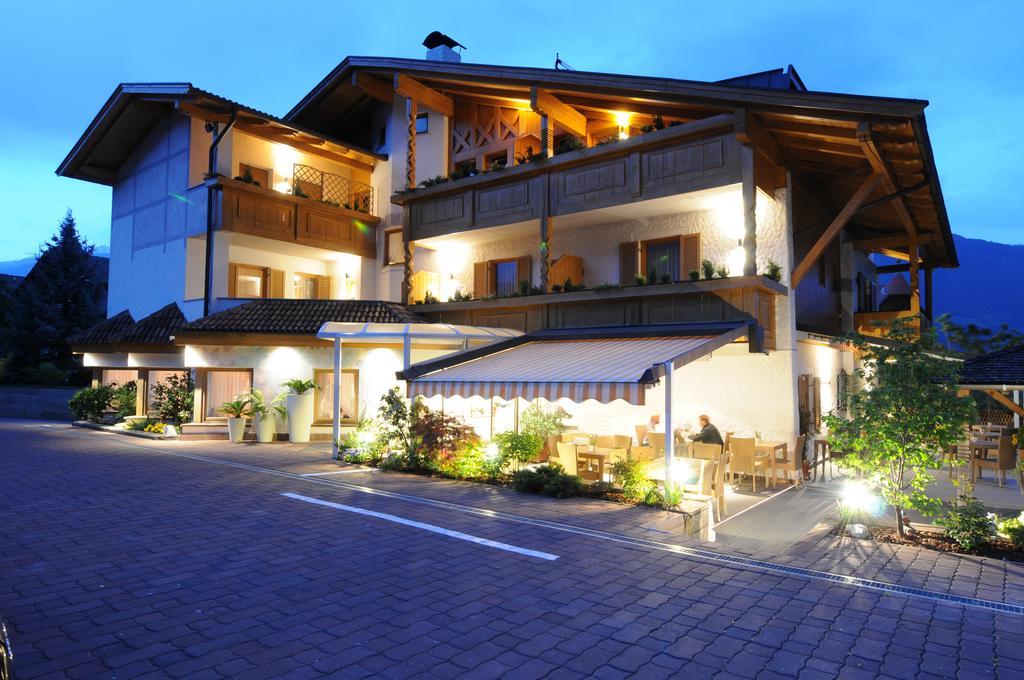 Hotel Fleuralp Cermes Exterior foto